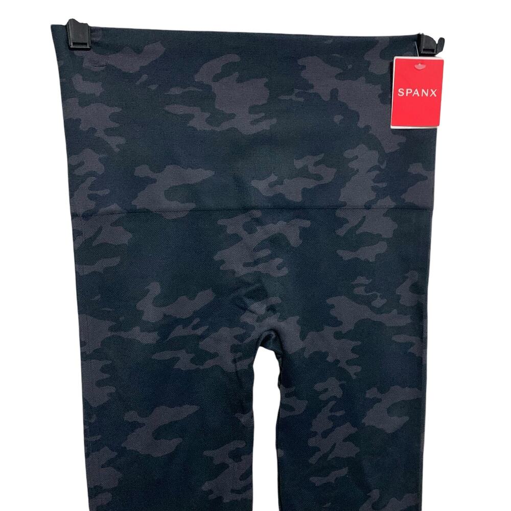 NWT! SPANX 'Look At Me Now' Black Camo Leggings Womens - Picture 4 of 12